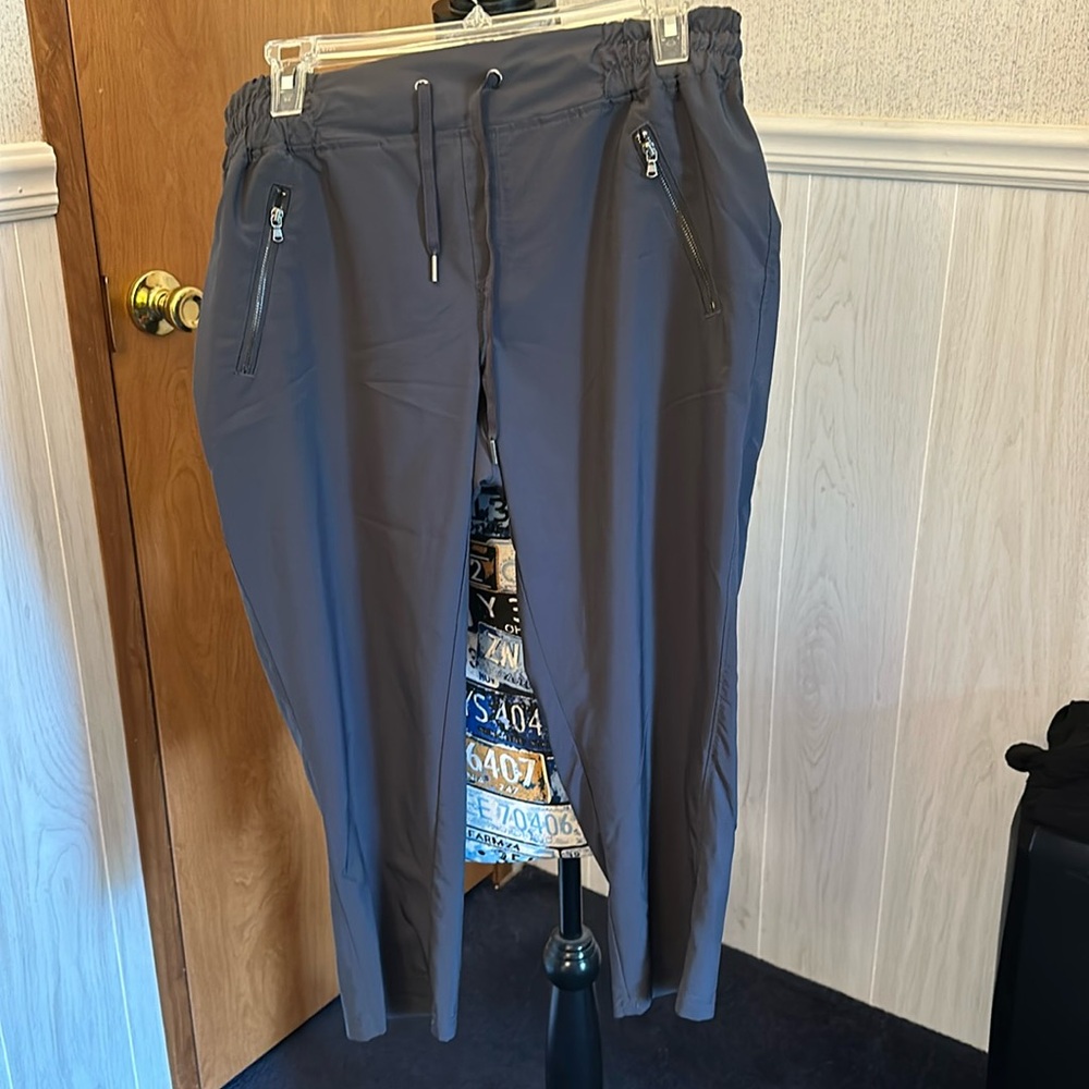 Champion Joggers Women’s Size M Grey Drawstring Zip Pocket Ankle Cropped